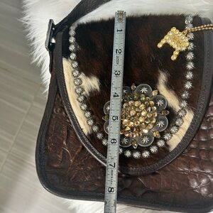 Pretty Raviani crossbody bag.